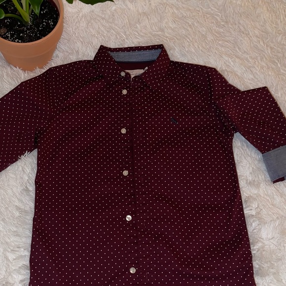 H&M Boys youth size 9-10 long sleeve with white dotted spots. - Picture 6 of 7